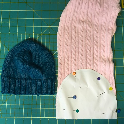 Using an old sweter to make a hat