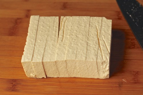 slicing tofu
